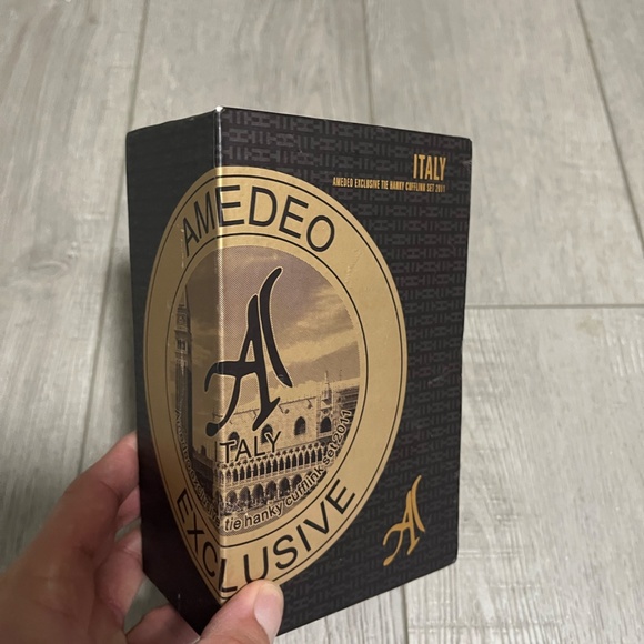 3/$20 New No Tags Amedeo Tie Set Designed in Italy, 100% silk, pink and Black - Picture 3 of 3